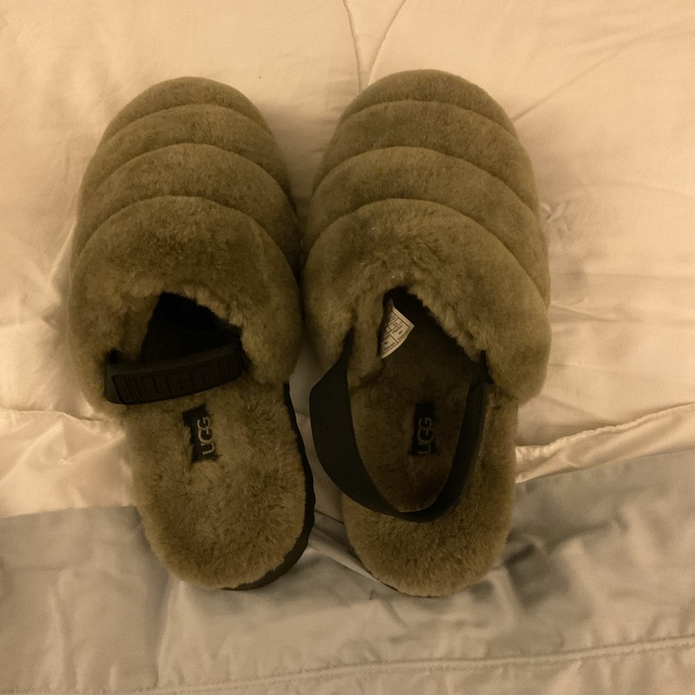 UGG super fluff slider